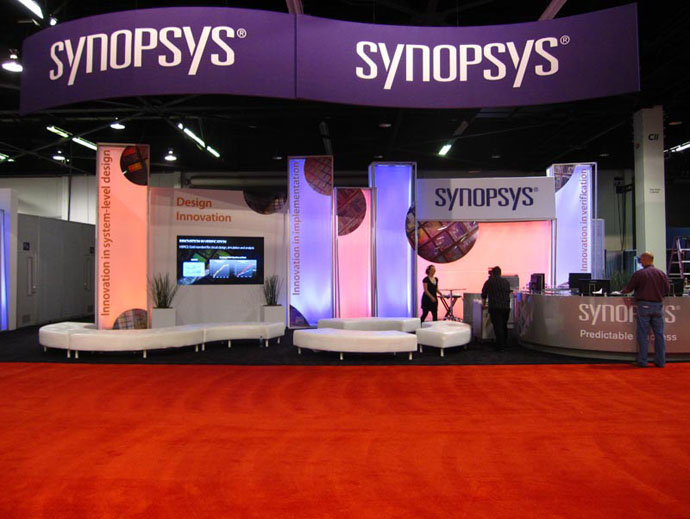 Fabric structures, ready-made, exhibit, graphics, Dynamics, columns, Client: Exhibitgroup/Giltspur